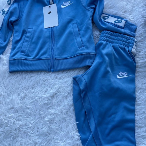 New Nike Kids Light Blue jacket and Joggers set - Picture 4 of 6